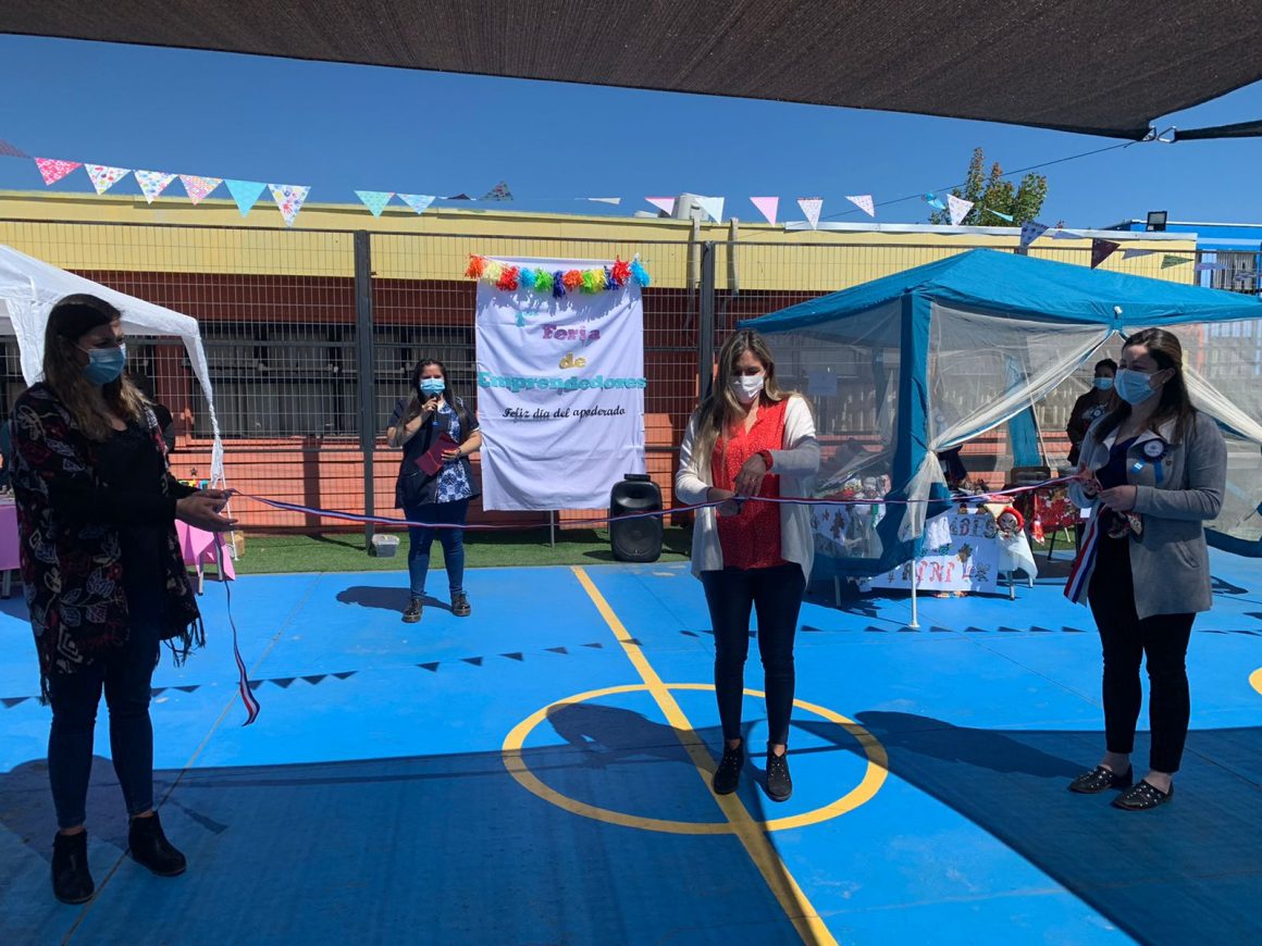 primera feria del emprendimiento del colegio Lican Ray