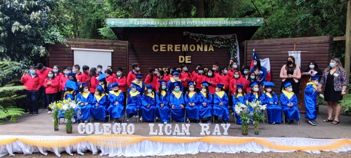 Ceremonia de egreso de Kinder regular y Cuarto año básico