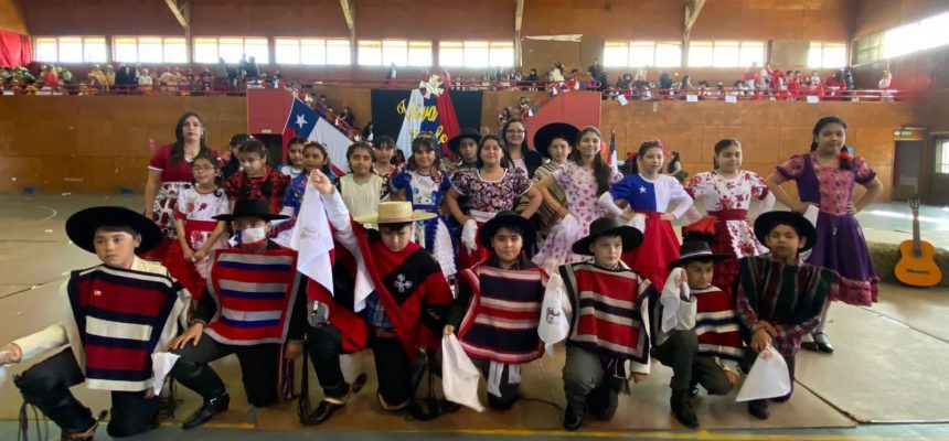 Colegio Lican Ray celebra el mes de la patria